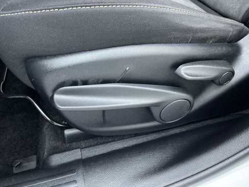 Used 2016 Jeep Cherokee Sport w/ Cold Weather Group image 12