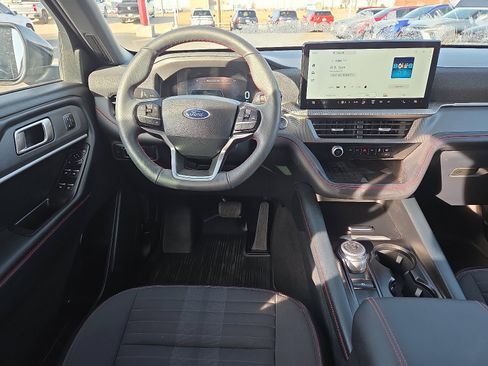 Used 2025 Ford Explorer ST-Line w/ Premium Package image 9