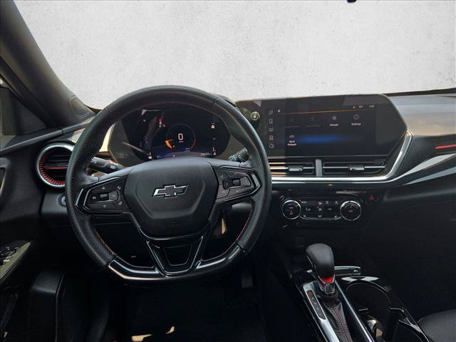 Used 2024 Chevrolet Trax RS w/ Sunroof Package FWD image 17