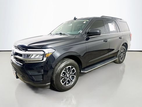 Used 2022 Ford Expedition XLT RWD image 3