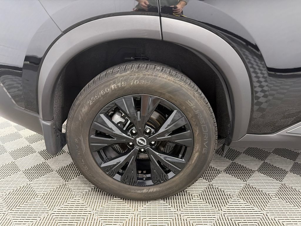 Used 2023 Nissan Rogue SV w/ SV Premium B Package FWD image 18