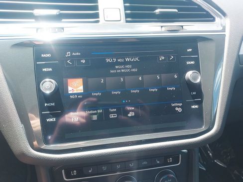 Used 2020 Volkswagen Tiguan SE w/ Panoramic Sunroof Package AWD/4WD image 14