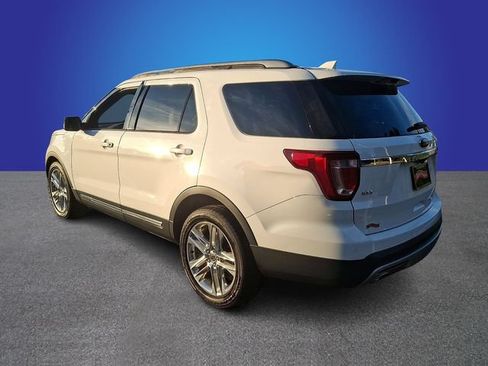 Used 2017 Ford Explorer XLT w/ Equipment Group 202A FWD image 6