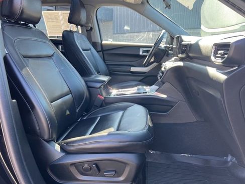 Used 2023 Ford Explorer XLT w/ Equipment Group 202A image 11