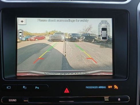 Used 2017 Ford Explorer Platinum image 9