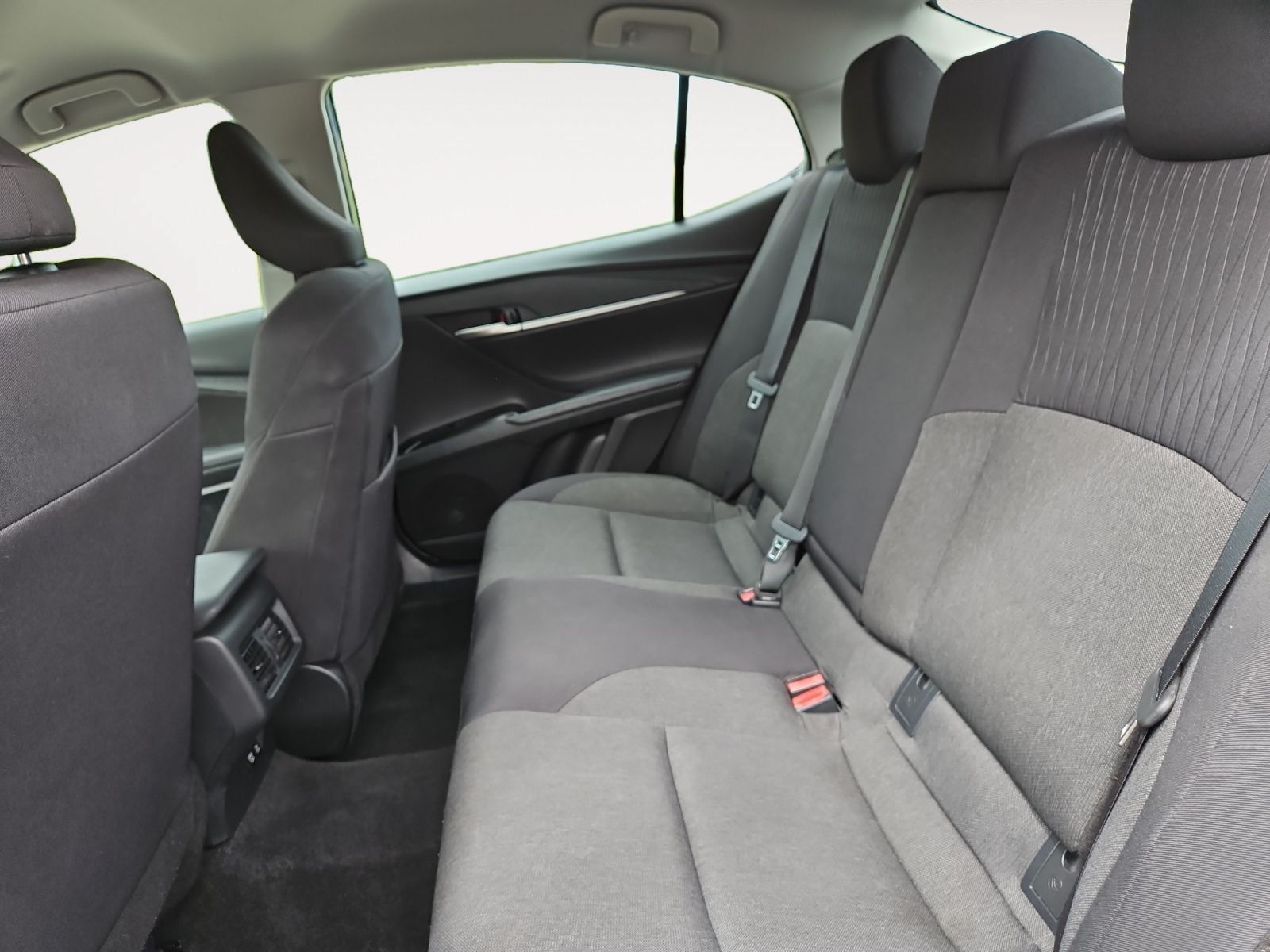 Used 2025 Toyota Camry LE FWD image 13