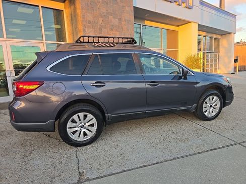 Used 2017 Subaru Outback 2.5i Premium image 24