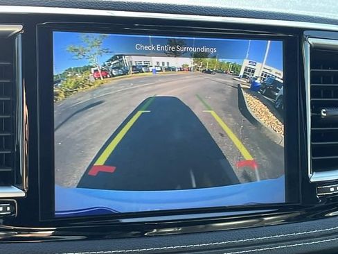 Used 2025 Chrysler Pacifica Limited FWD image 34
