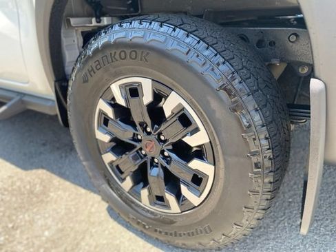 Used 2024 Nissan Frontier PRO-4X w/ Technology Package AWD/4WD image 30