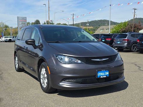 Used 2022 Chrysler Voyager LX FWD image 7
