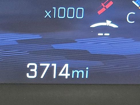 Used 2025 Chevrolet Equinox LT w/ Safety and Technology Package image 2