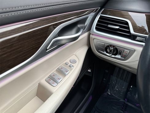 Used 2020 BMW 750i xDrive w/ Executive Package image 28
