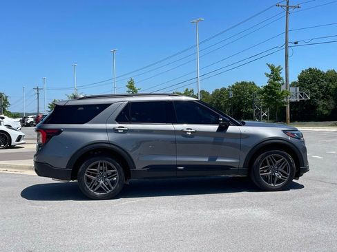 Used 2026 Ford Explorer ST-Line w/ ST-Line Street Pack AWD/4WD image 8