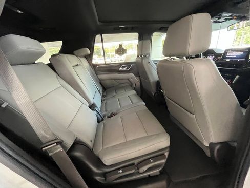 Used 2021 Chevrolet Tahoe Z71 w/ Luxury Package AWD/4WD image 17