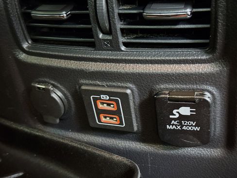 Used 2019 Nissan Titan SL w/ Chrome Package AWD/4WD image 40