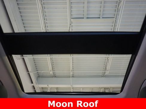 Used 2021 Nissan Rogue SV image 9