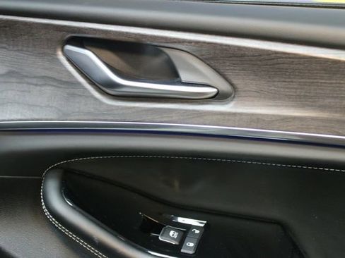 Used 2023 Jeep Grand Cherokee L Overland image 9