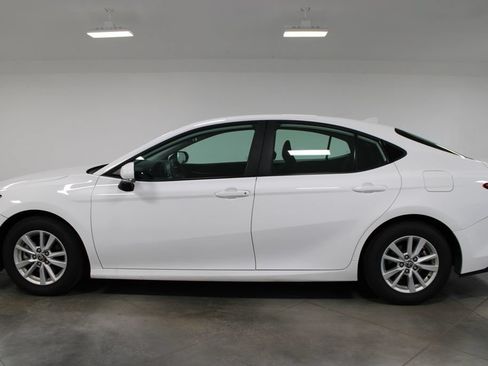Used 2025 Toyota Camry LE FWD image 6