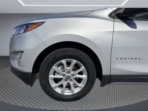 Used 2020 Chevrolet Equinox LS w/ LS Convenience Package image 12