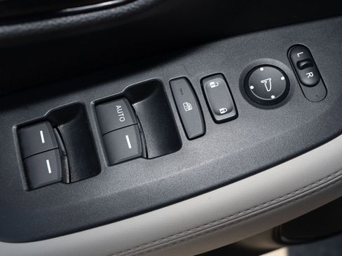 Certified 2024 Honda HR-V LX image 24