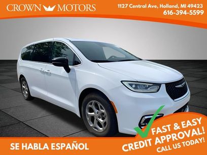 Used 2024 Chrysler Pacifica Limited