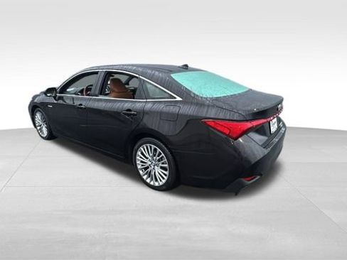 Used 2020 Toyota Avalon Limited image 5