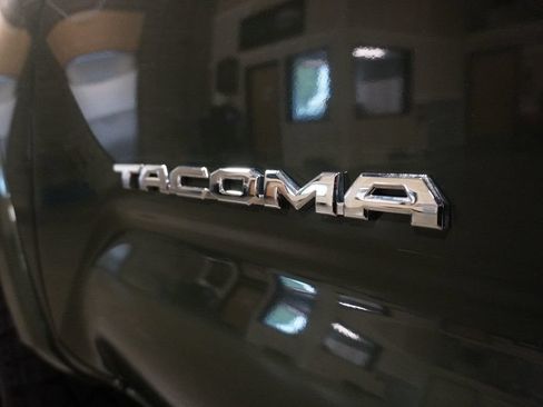 Used 2021 Toyota Tacoma Limited AWD/4WD image 8