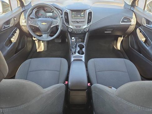 Used 2018 Chevrolet Cruze LT w/ Convenience Package image 17