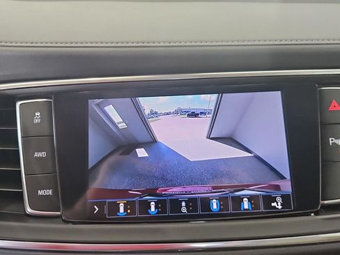 Used 2020 Buick Enclave Essence w/ Sound and Sites Package AWD/4WD image 17