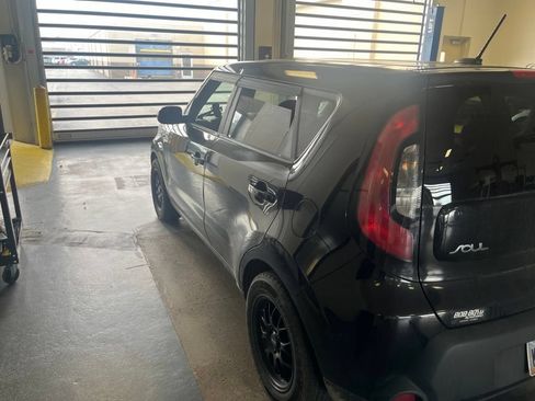 Used 2016 Kia Soul w/ Option Group 020 FWD image 5