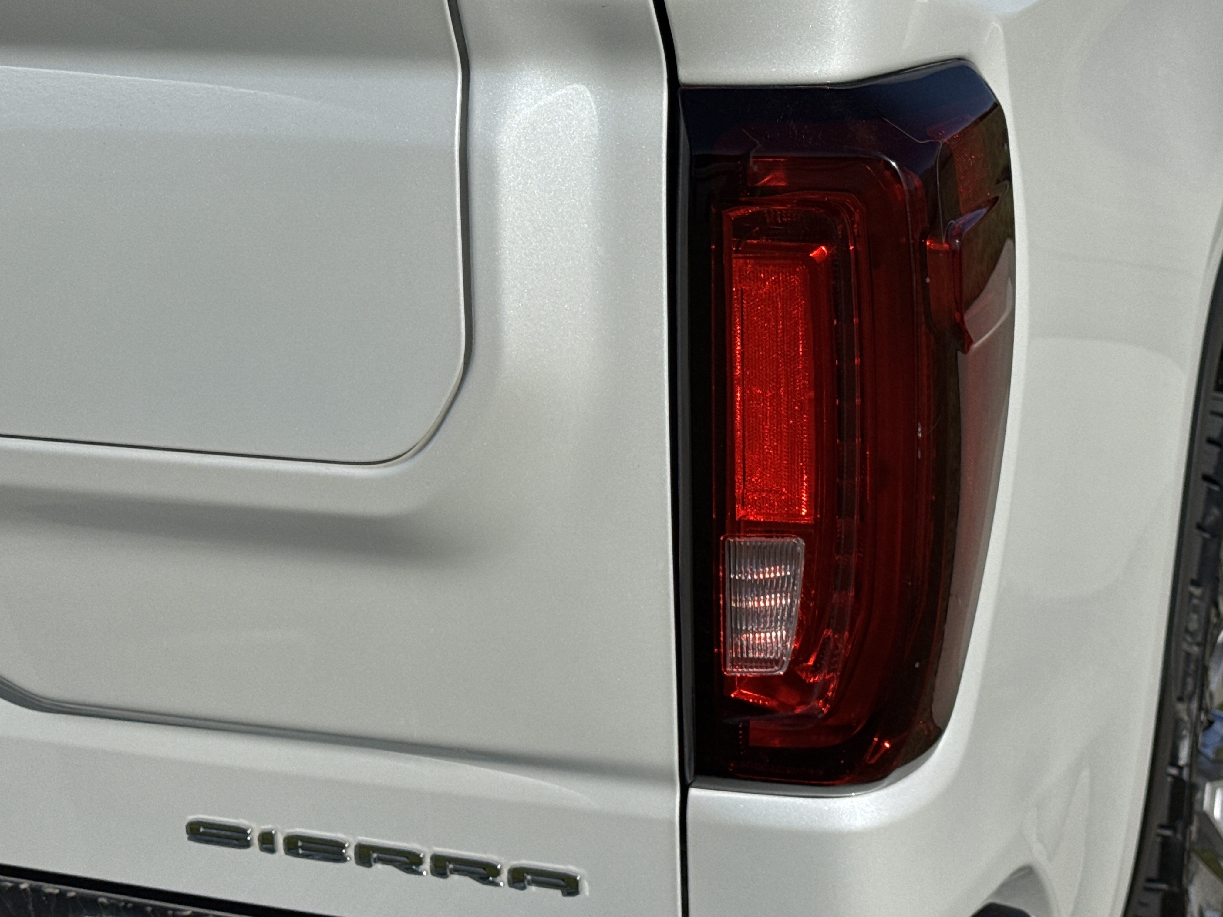 Used 2022 GMC Sierra 1500 Denali w/ Denali Reserve Package AWD/4WD image 12
