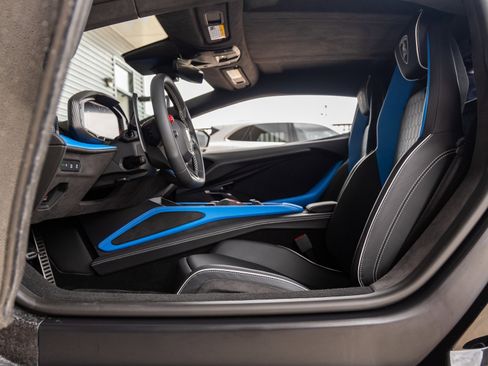 Used 2024 Lamborghini Revuelto image 26