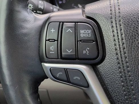 Used 2019 Toyota Highlander Limited Platinum FWD image 27