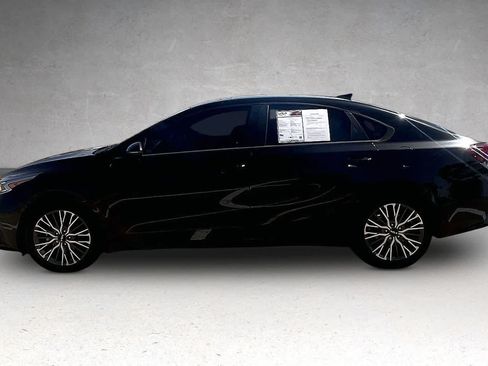 Used 2023 Kia Forte GT-Line w/ GT-Line Technology Package FWD image 3