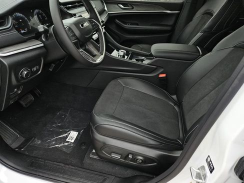New 2026 Jeep Grand Cherokee Altitude AWD/4WD image 14