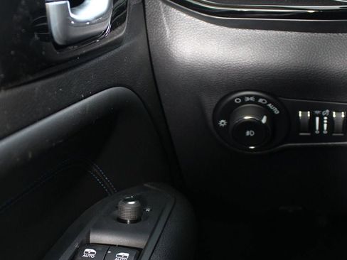 New 2026 Jeep Compass Latitude image 13