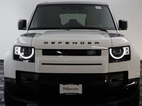 Used 2025 Land Rover Defender 110 X-Dynamic SE image 23