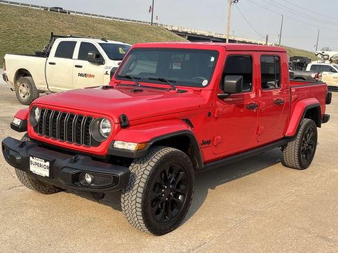 Used 2025 Jeep Gladiator Sport AWD/4WD image 8