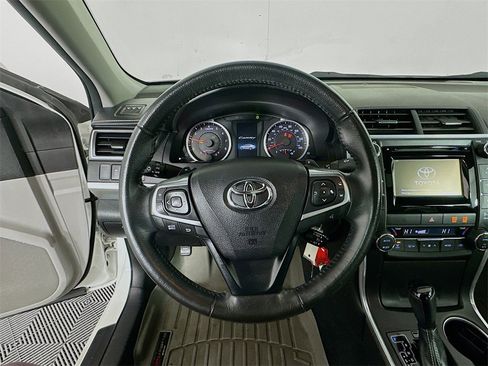 Used 2015 Toyota Camry image 11