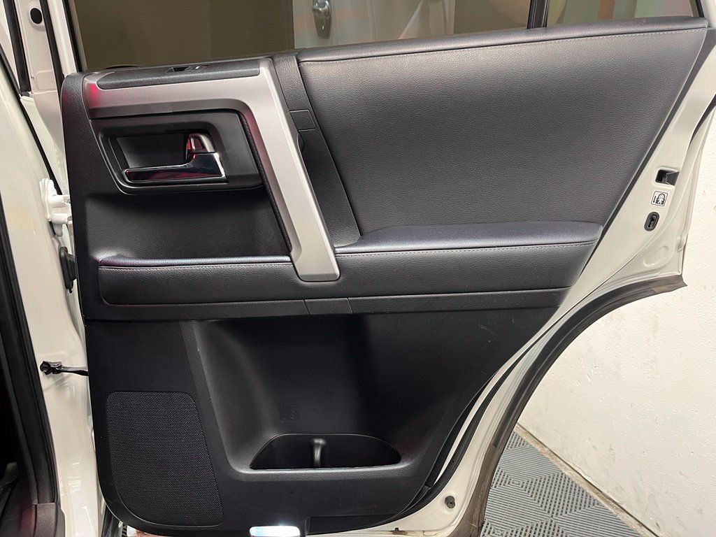 Used 2020 Toyota 4Runner SR5 Premium w/ Moonroof Package AWD/4WD image 18