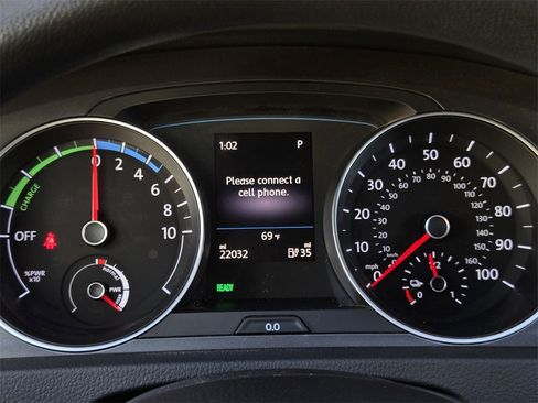 Used 2016 Volkswagen e-Golf SE w/ DC Fast Charging Package image 22