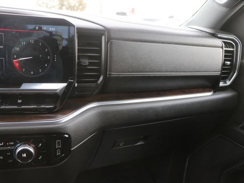 Used 2024 GMC Sierra 1500 SLT image 25