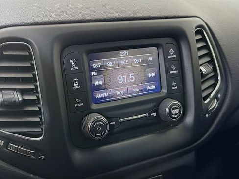 Used 2017 Jeep Compass Latitude image 13