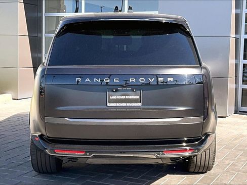Used 2025 Land Rover Range Rover Autobiography image 4
