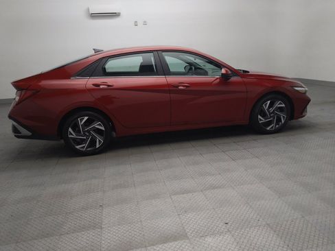 Used 2025 Hyundai Elantra SEL FWD image 10