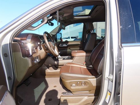 Used 2025 GMC Sierra 3500 Denali w/ Denali Reserve Package image 25