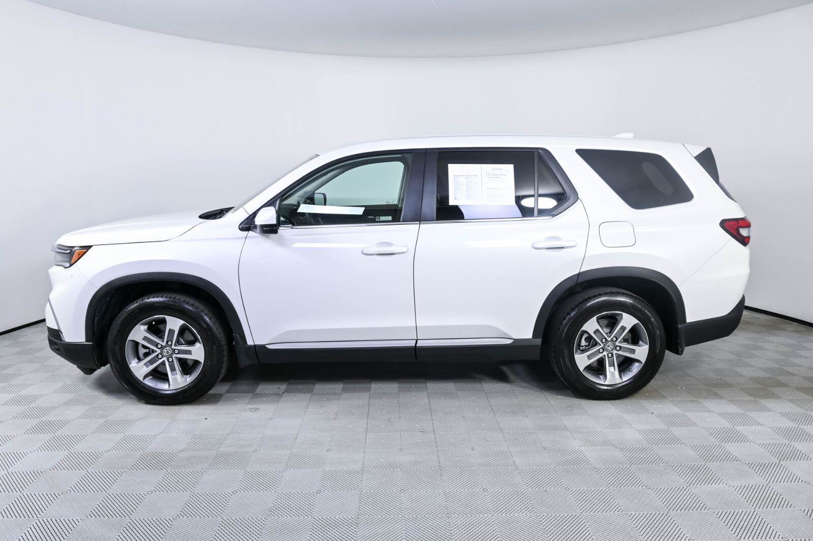 Used 2024 Honda Pilot EX-L image 2