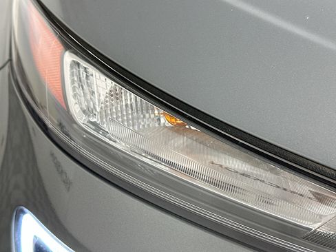 Used 2022 Hyundai Venue Limited image 9