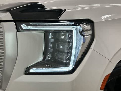 Used 2021 GMC Yukon XL Denali w/ Denali Premium Package RWD image 30