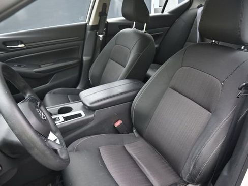 Used 2025 Nissan Altima 2.5 SV FWD image 16